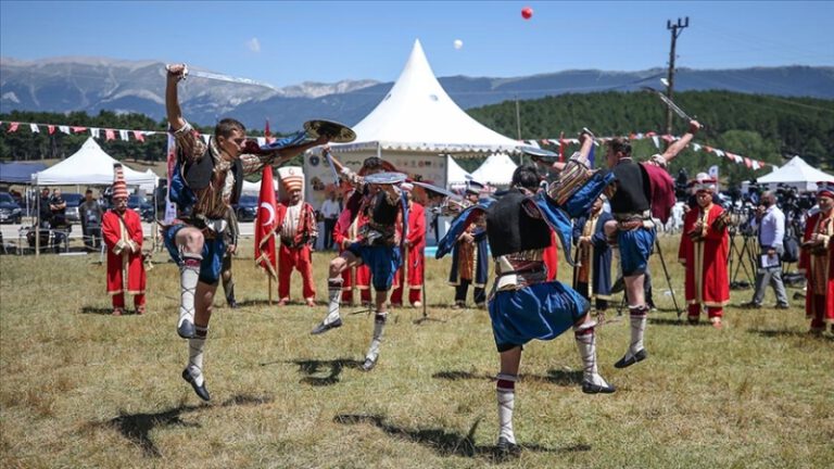 Türk Dünyası Ata Sporları Şenliği, Bursa’da başladı