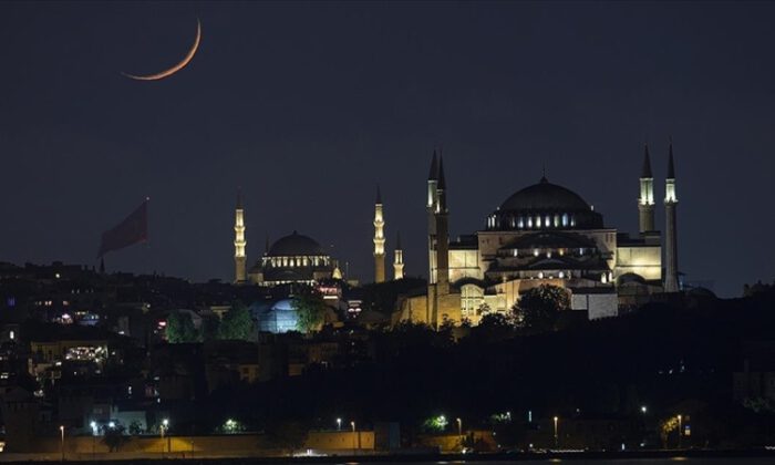 15 Temmuz’un yıl dönümünde tüm camilerden sela okundu