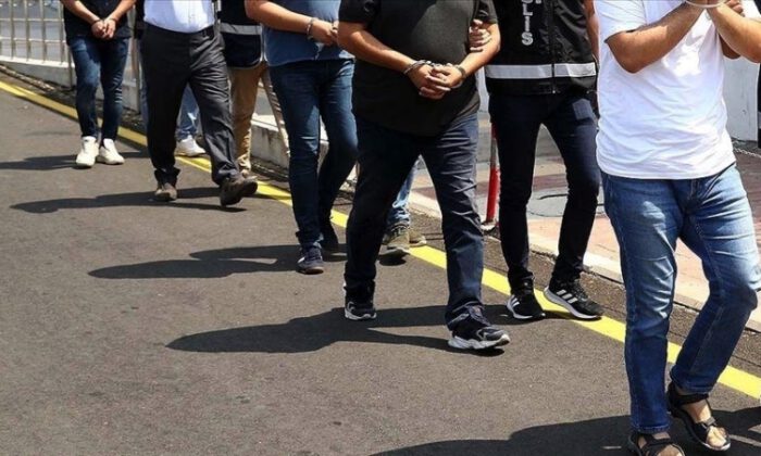 İzmir merkezli 18 ilde FETÖ operasyonu