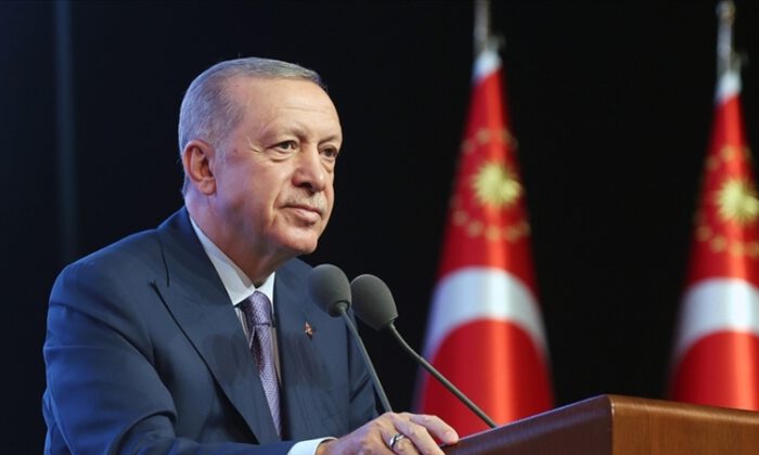 Cumhurbaşkanı Erdoğan’dan Tatlıses’e geçmiş olsun