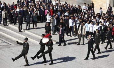 CHP heyeti, 99. yılında 99 gençle Anıtkabir’de…