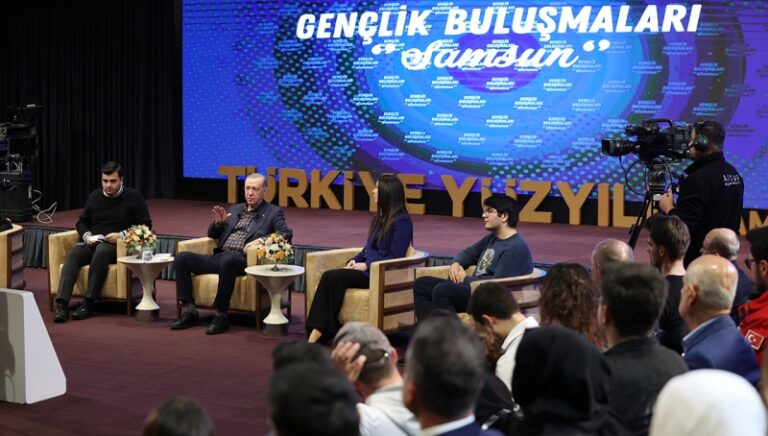 Cumhurbaşkanı Erdoğan: İhtiyaç olursa başörtüsünü referanduma da götürebiliriz