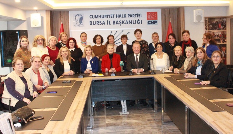 CHP’li kadınlardan Atatürk’e şükran!