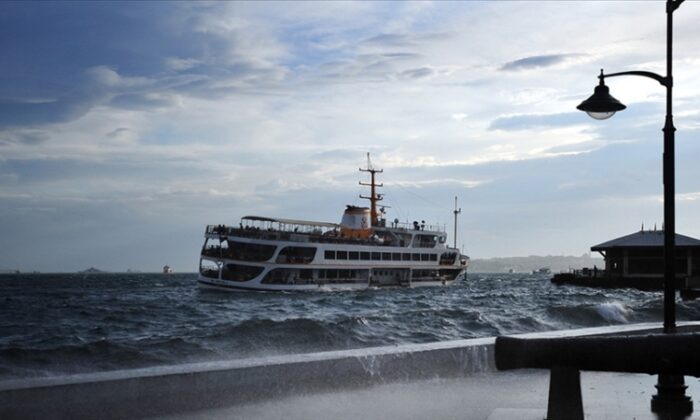 İstanbul’da vapur seferlerine lodos engeli