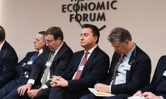 Babacan Davos’ta ‘krizlerden çıkış’ı anlattı