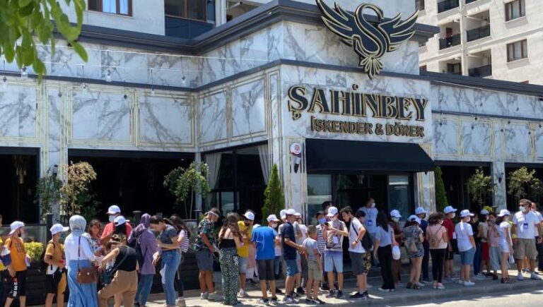 Şahinbey Döner, ‘sektörün en iyisi’ ödülünü aldı