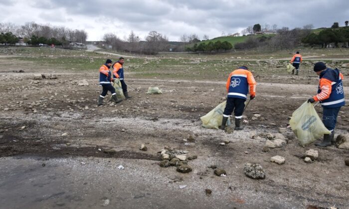 İstanbul Büyükşehir Belediyesi, barajları temizliyor