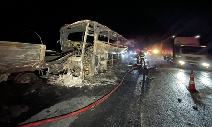 Mersin’de feci kaza: 3 kişi öldü, 23 yaralı