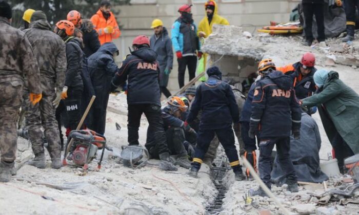 Kronik hastalığı olan depremzedeler, raporlu ilaçlarını reçetesiz alabilecek