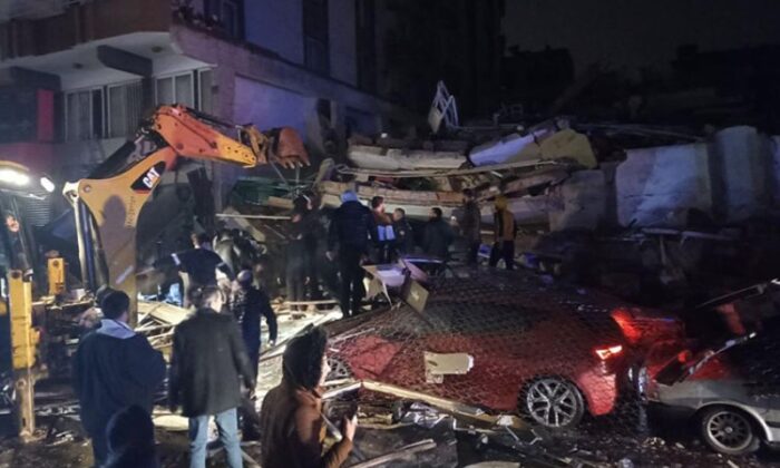 Kahramanmaraş’ta 7,4 deprem: 10 il sallandı