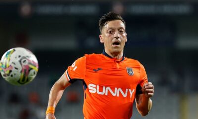 Mesut Özil, yeşil sahalara veda etti