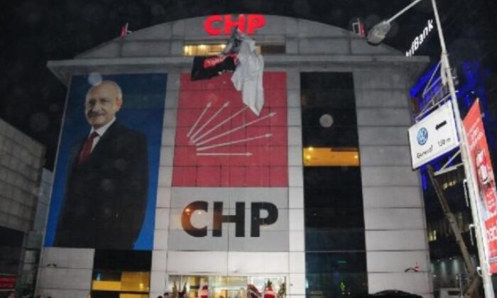 CHP İstanbul İl Başkanlığı önünde silah sesleri