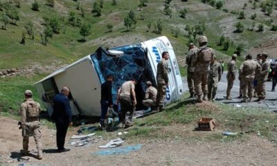 Askerleri taşıyan araç kaza yaptı: 2 asker şehit