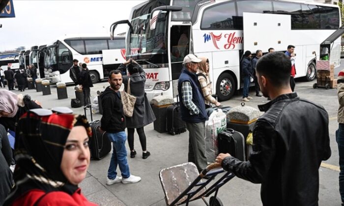 Bayram için otobüs biletleri tükendi