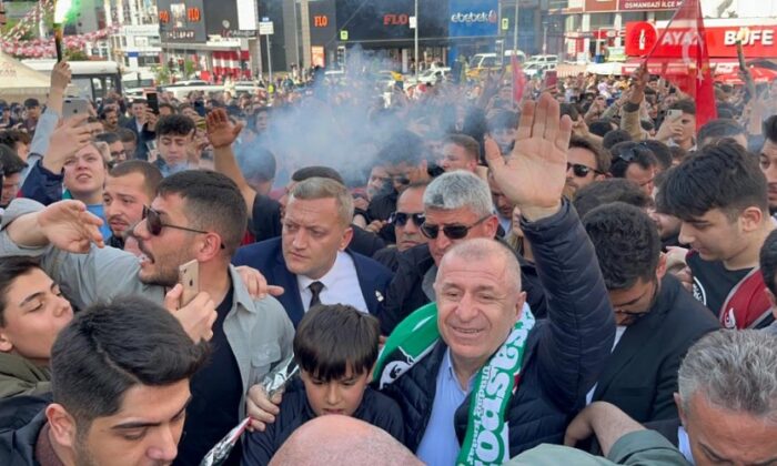 Ümit Özdağ’a Bursa’da yoğun ilgi!