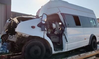 Bursa’da sporcuları taşıyan minibüs kamyona çarptı: 1 ölü, 16 yaralı