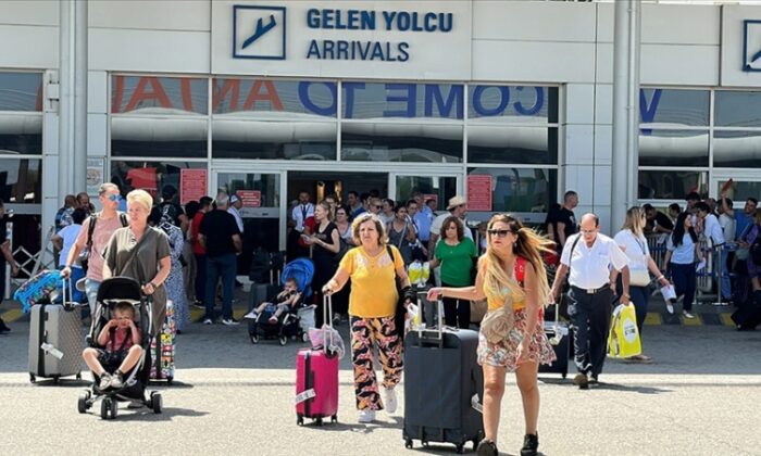 Antalya’ya hava yoluyla gelen turist sayısı 7 milyonu aştı