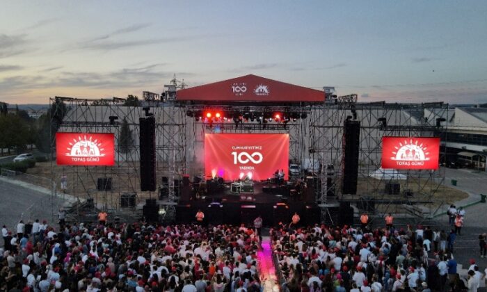 15 bin Tofaş çalışanı ve ailesi cumhuriyetin 100’üncü yılını kutladı