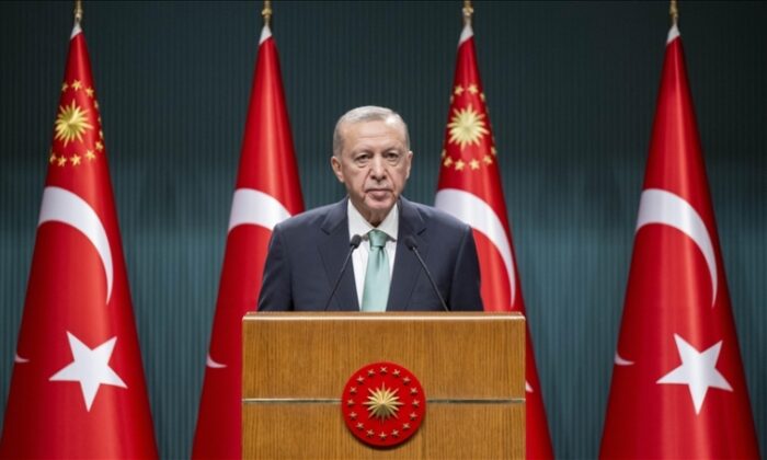 Cumhurbaşkanı Erdoğan duyurdu: Gençlere vergisiz telefon ve bilgisayar desteği