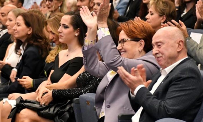 Akşener ‘Zübeyde’ filminin galasına katıldı