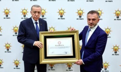 AK Parti Genel Başkanlığına yeniden seçilen Cumhurbaşkanı Erdoğan’a mazbatası takdim edildi
