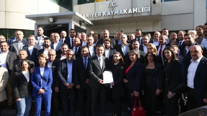CHP İstanbul İl Başkanı seçilen Özgür Çelik, mazbatasını aldı