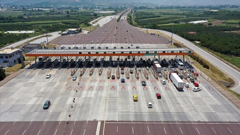 Otoyol ve köprü geçiş zammı ertelendi