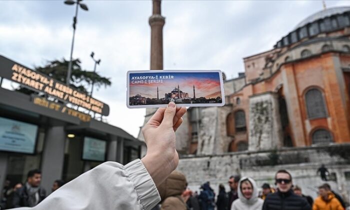 Ayasofya’da biletli ziyaret uygulaması…