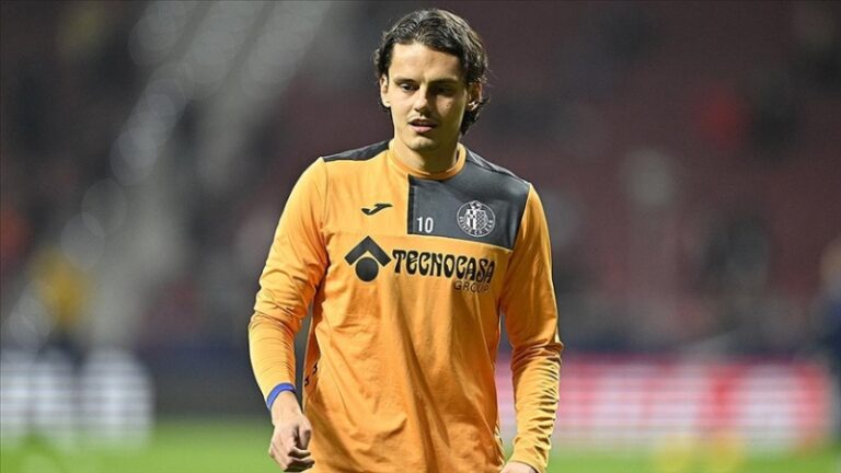 Sakatlığı atlatan Enes Ünal, yeşil sahalara döndü