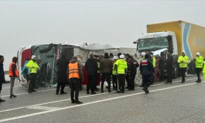 Yolcu otobüsü devrildi: 4 ölü, 36 yaralı