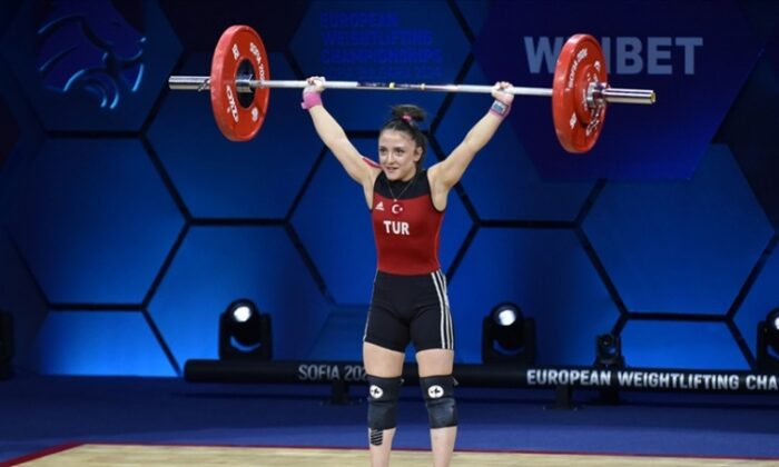 Avrupa Halter Şampiyonası’nın ilk altın madalyası Cansu Bektaş’tan