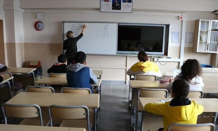 MEB, yurt dışında görev alacak öğretmenlerin sınav sonuçlarını açıkladı