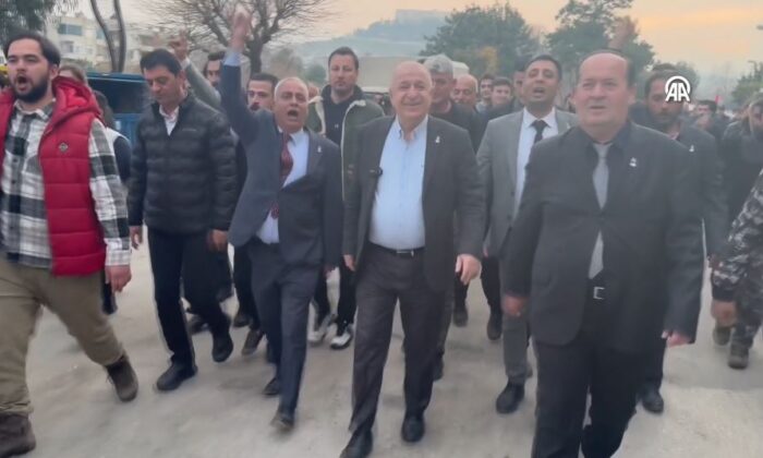 Ümit Özdağ’a Mersin’de yoğun ilgi