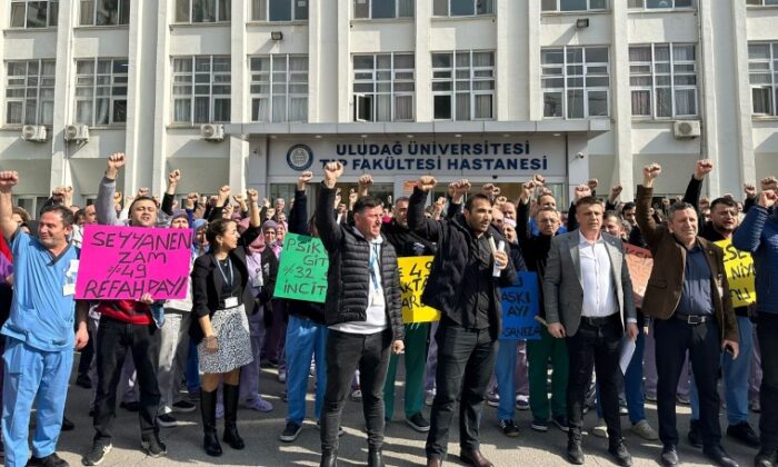 Uludağ Üniversitesi sağlık çalışanlarından ‘sadaka zammı’na tepki!