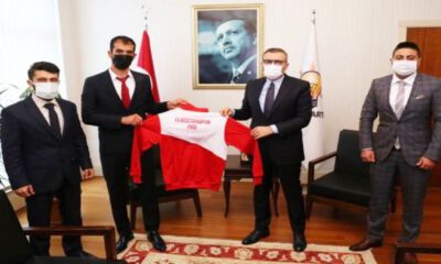 AK Partili Mahir Ünal’a Elbistanspor forması