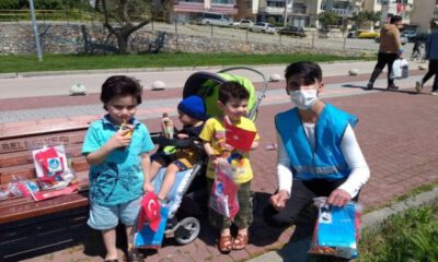 Bursa’da Gemlik Ülkü Ocakları’ndan çocuklara 23 Nisan hediyesi